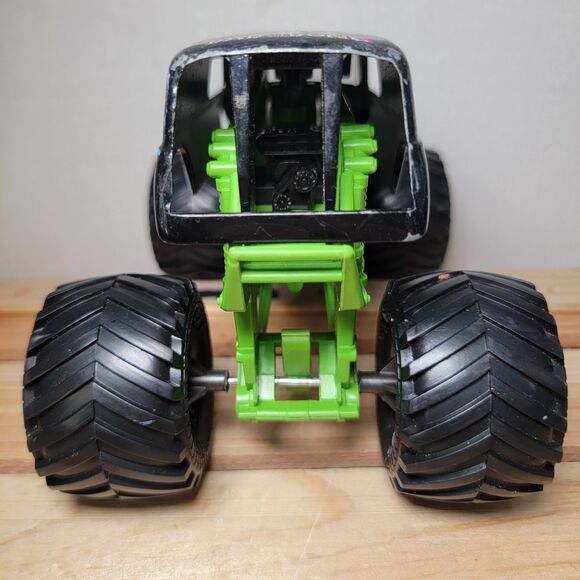 Grave Digger Monster Truck 5" X 7" - Picture 6 of 10